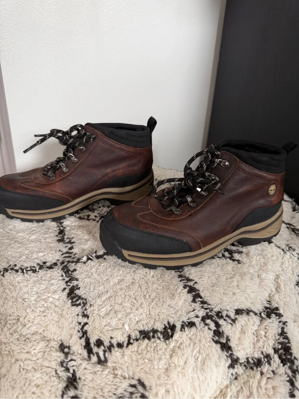 Timberland Youth Brown Leather Hiking Boots Size 2 waterproof Gorpcore